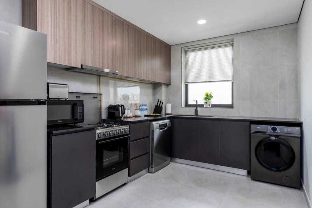Apartment Waves - Stylish 1br Close To Img World & Global Village Dubai