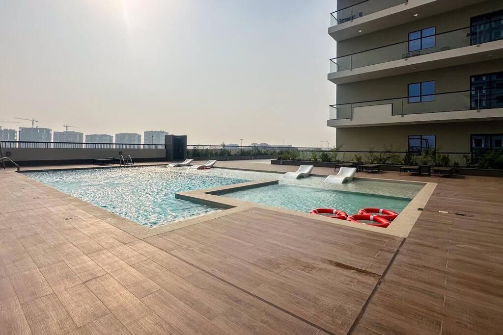 Waves - Stylish 1br Close To Img World & Global Village دبي