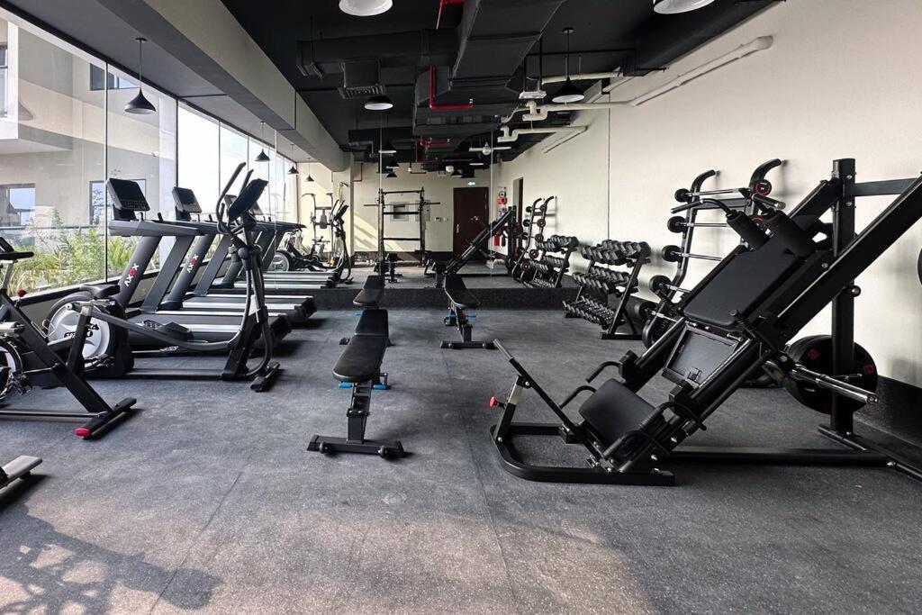 Waves - Stylish 1br Close To Img World & Global Village شقة