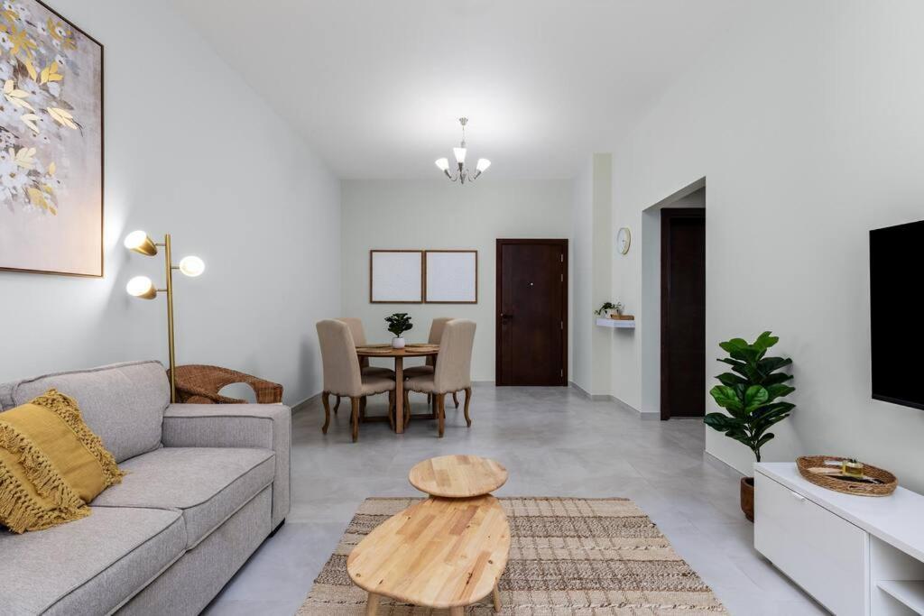 Waves - Stylish 1br Close To Img World & Global Village شقة دبي