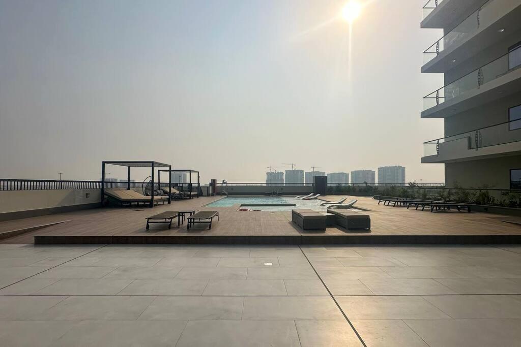 Waves - Stylish 1br Close To Img World & Global Village شقة *